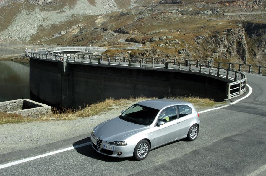  Alfa Romeo 147 3-Door (937A) 2004 года  (фото 24 из 48)